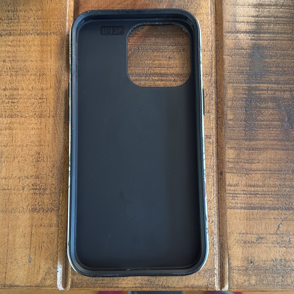 Stringberry iPhone 13 Pro case - Picture 3 of 4